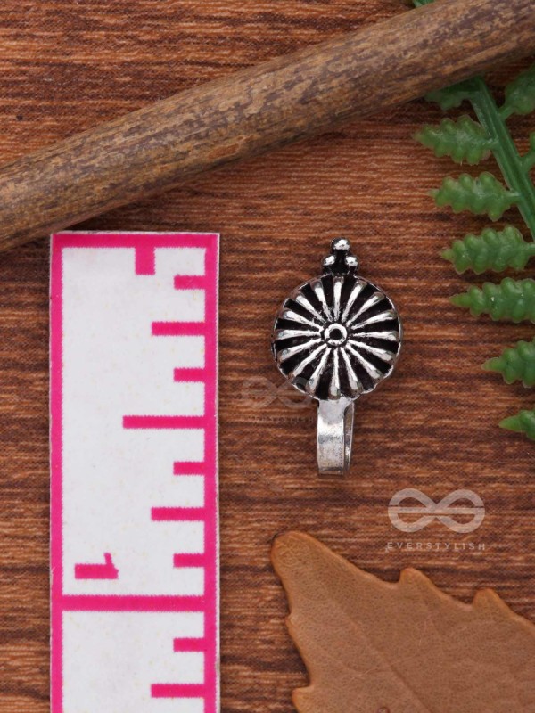 A MYSTIC CHAKRA - OXIDISED PRESS-ON NOSEPIN