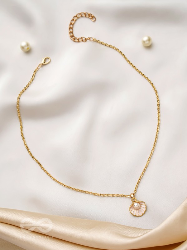 The Shell Stunner- Golden Embellished Necklace With Anti-Tarnish Coating 