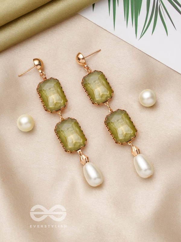 The Lush Vine- Golden Pearl Earrings
