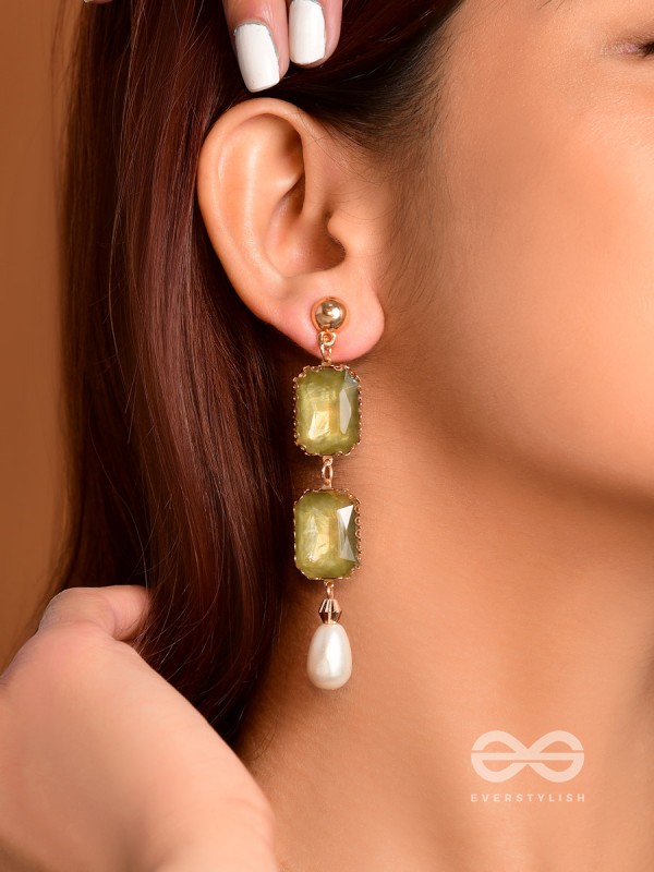 The Lush Vine- Golden Pearl Earrings