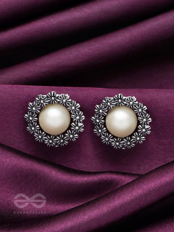 The Snowy Wreath- Oxidised Pearl Stud Earrings