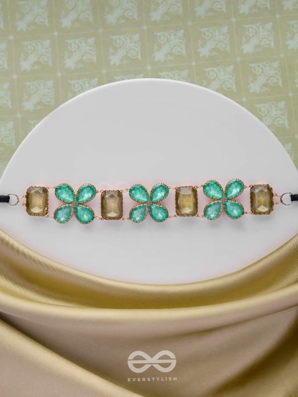 PRISTINE PEAR PERFECTION - CLASSIC AND MORDERN CHOKER