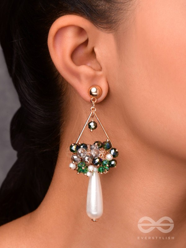 THE WILD HANGINGS - TRIANGLE DROP EARRINGS (GREEN)
