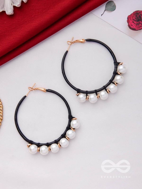 SLEEK AND CHIC CIRCLES - PEARL HOOP EARRINGS 