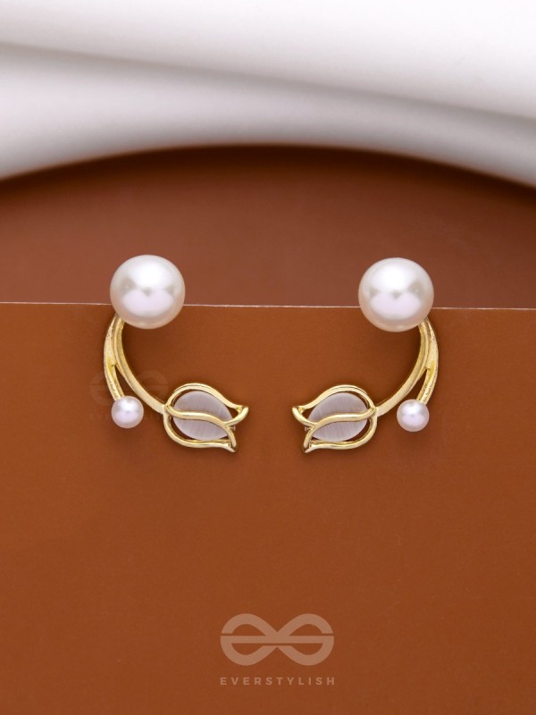 WHITE LIKE TULIPS - GOLDEN PEARL STUDS