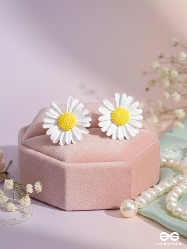 FORGET-ME-NOT - CASUAL STUD EARRINGS (WHITE)