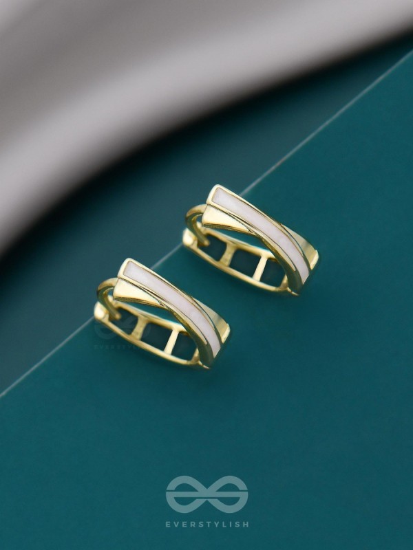 MINI ME - GOLDEN ENAMELLED EARRINGS (WHITE)