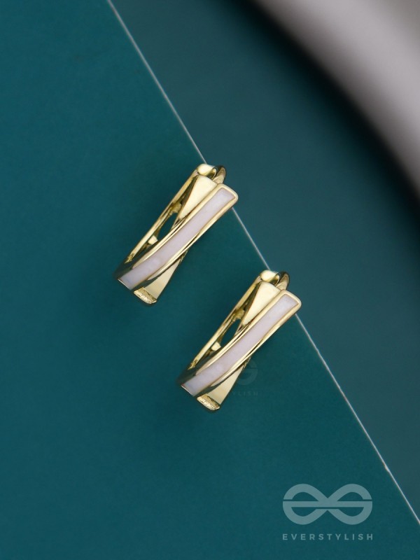 MINI ME - GOLDEN ENAMELLED EARRINGS (WHITE)
