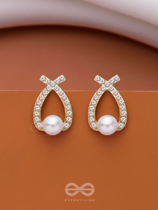 PEARLING WONDER - GOLDEN PEARL STUDS