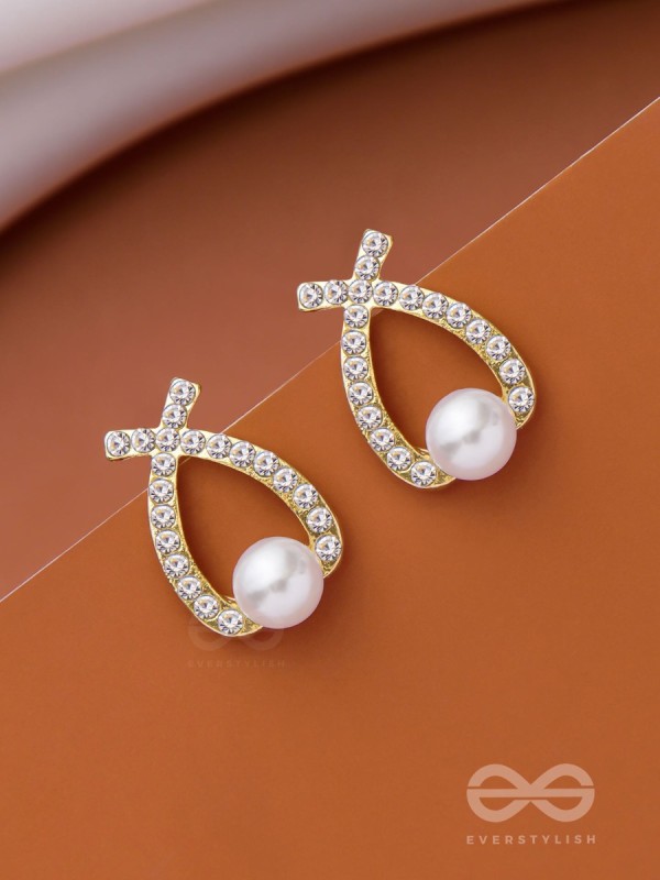 PEARLING WONDER - GOLDEN PEARL STUDS