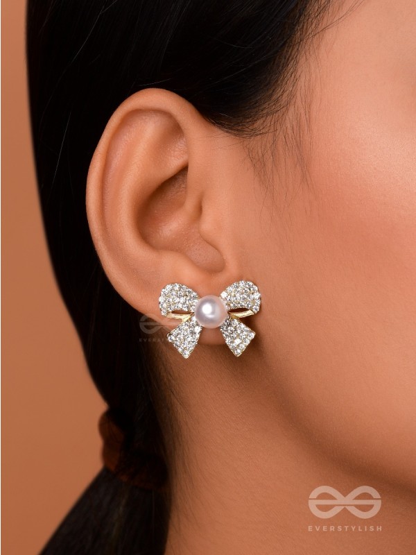 KNOT-A-LOT - GOLDEN PEARL SPARKLING STUDS