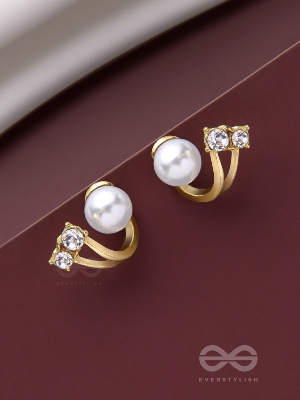 A BLINGING PEARL - GOLDEN STUDS