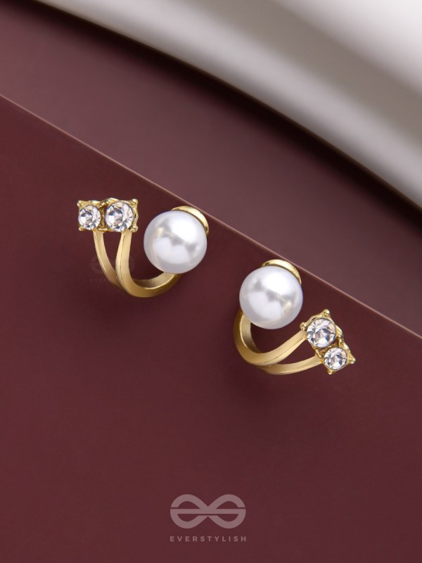 A BLINGING PEARL - GOLDEN STUDS