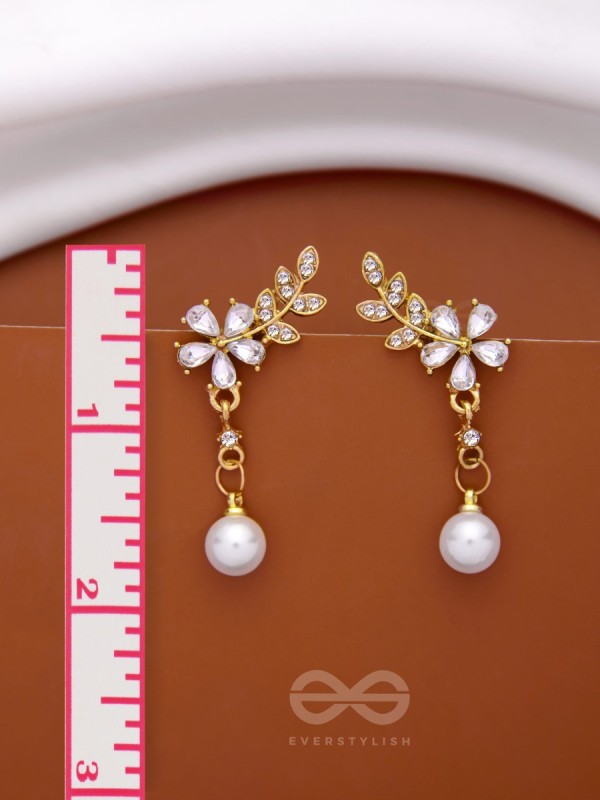 LIFE IN FULL BLOOM - SPARKLING PEARL EARRINGS