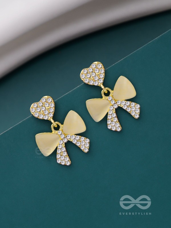 DARLIN' BOW DOWN - GOLDEN SPARKLING EARRINGS