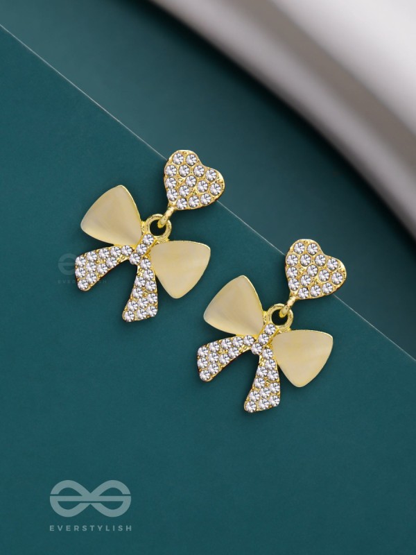 DARLIN' BOW DOWN - GOLDEN SPARKLING EARRINGS