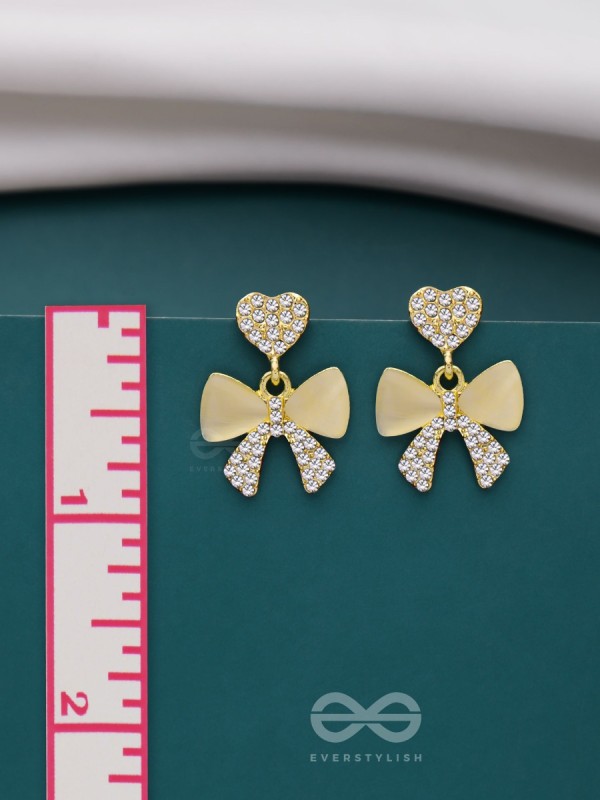 DARLIN' BOW DOWN - GOLDEN SPARKLING EARRINGS
