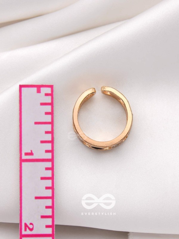 ENVELOPED IN HEARTS - GOLDEN STATEMENT RING (BLACK)