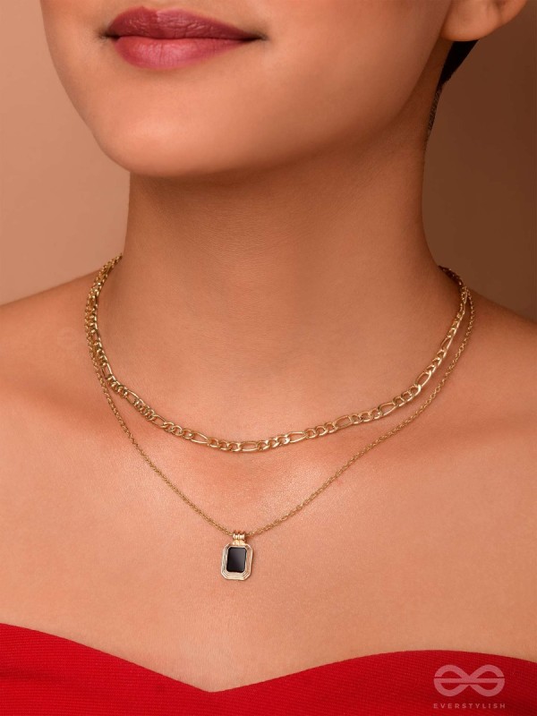 OUT OF THE DARK - BLACK MULTILAYERED NECKPIECE