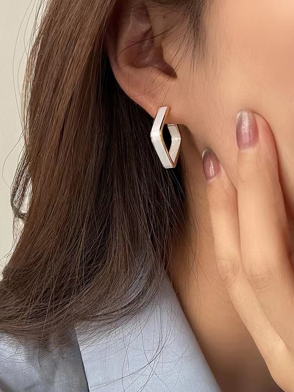 ONCE UPON A SQUARE - GOLDEN ENAMELLED EARRINGS (WHITE)