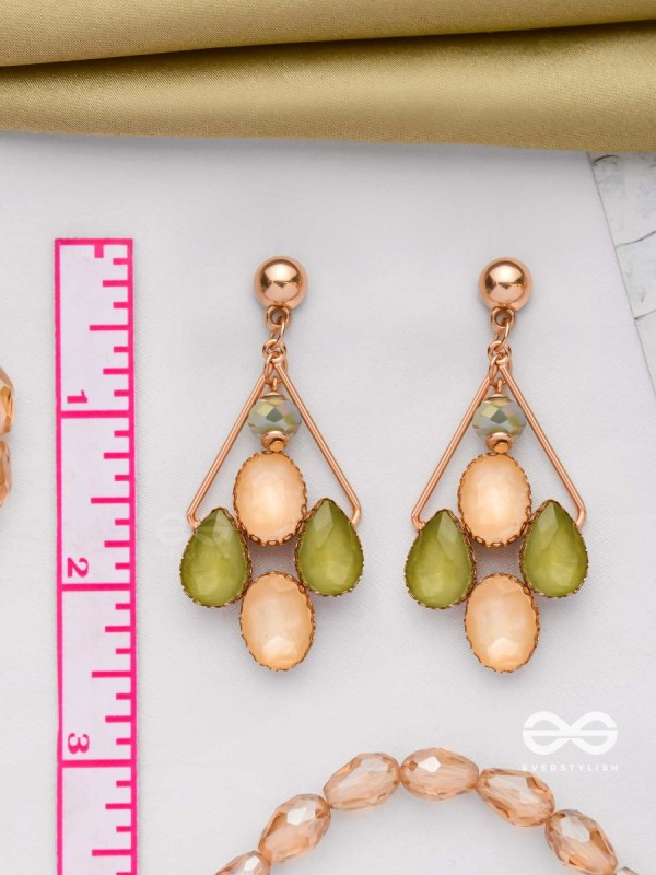 DANCING IN GOLD - ELEGANT DROP EARRINGS
