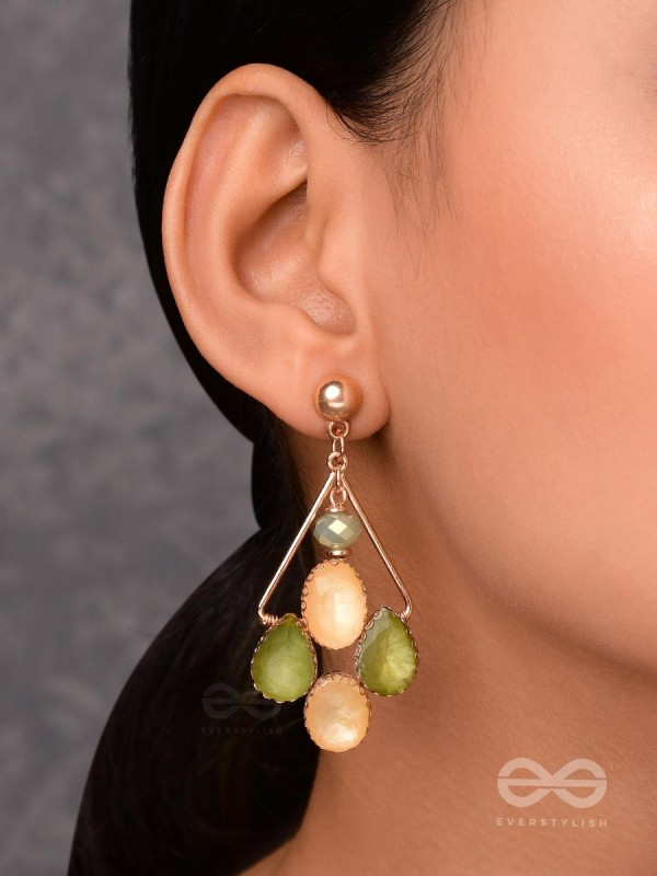DANCING IN GOLD - ELEGANT DROP EARRINGS