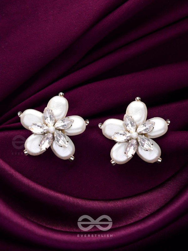 A CRYSTALLINE PERWINKLE - WHITE CASUAL STUDS 