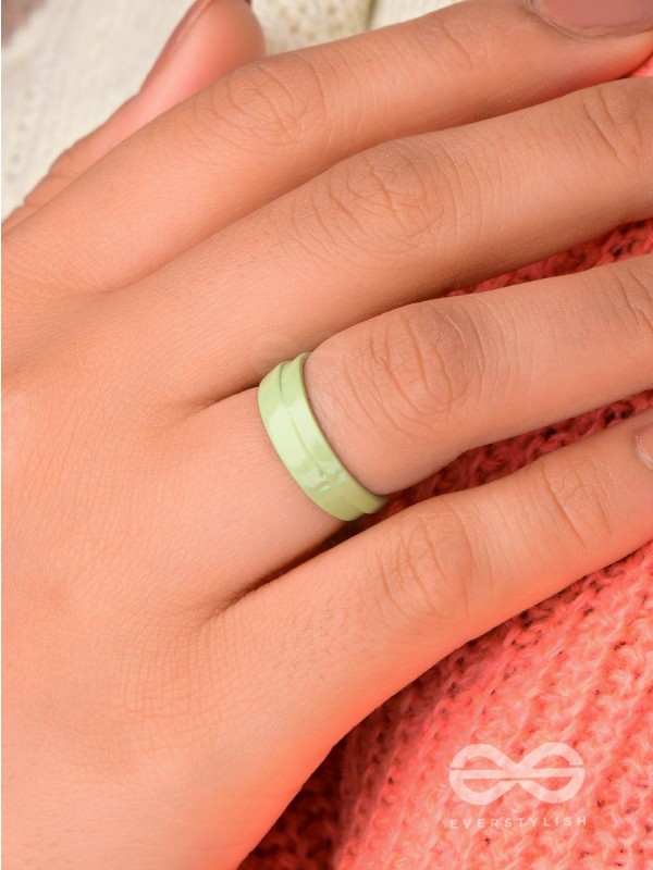 MY MINTY LUSH - ADJUSTABLE ACRYLIC RING