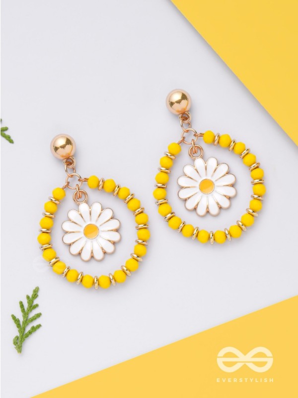 SUNBATHED DAISY - CASUAL DROP EARRINGS