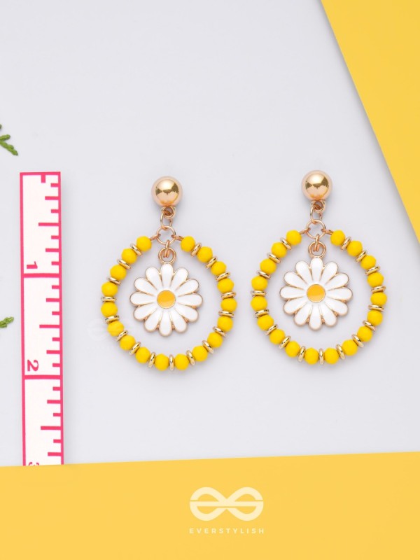 SUNBATHED DAISY - CASUAL DROP EARRINGS