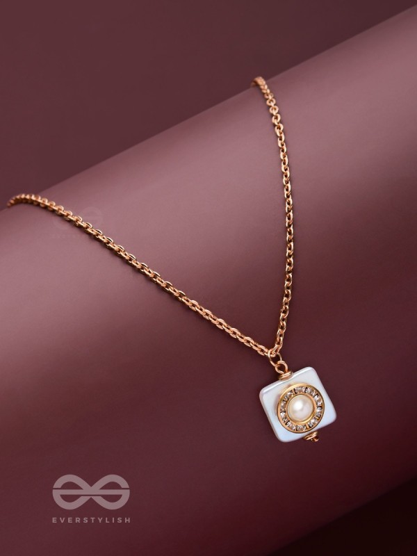 Vanilla Ice Dream - Casual White Neckpiece With Anti-Tarnish Coating 