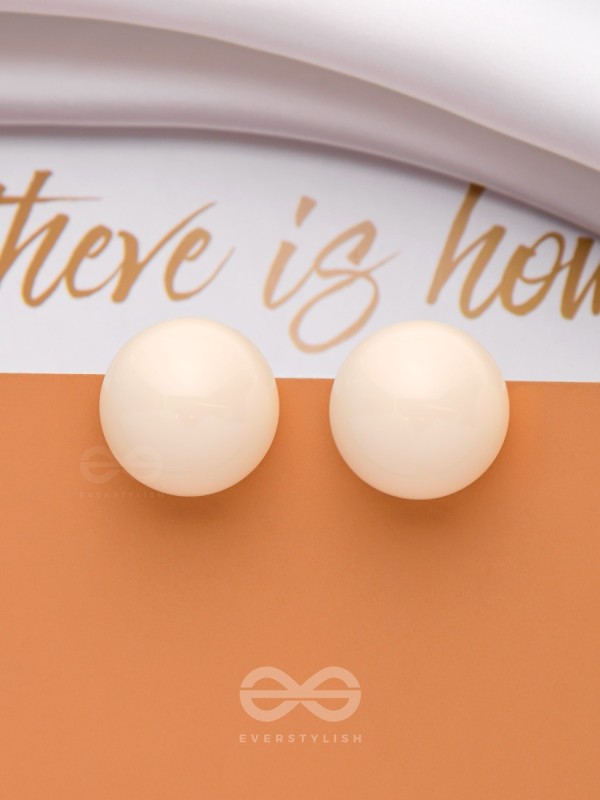 HOPPIN' HAPPINESS - WHITE STATEMENT STUD EARRINGS