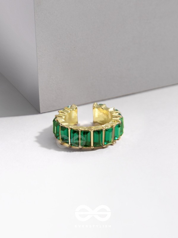 SPARKLING HALO - GOLDEN EMBELLISHED RING (GREEN)
