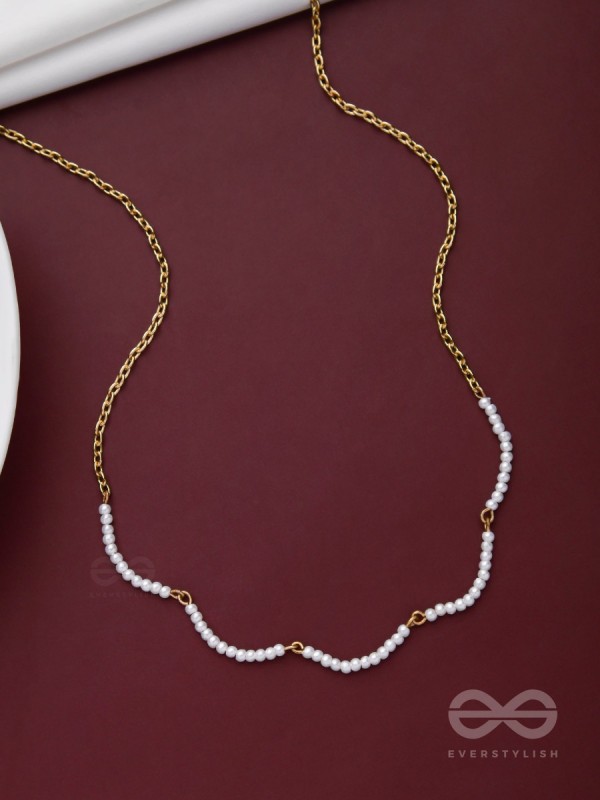Pure Pearl Radiance - Casual Golden Neckpiece With Anti-Tarnish Coating 