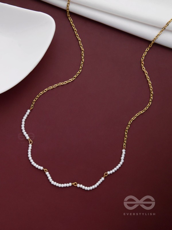 Pure Pearl Radiance - Casual Golden Neckpiece With Anti-Tarnish Coating 