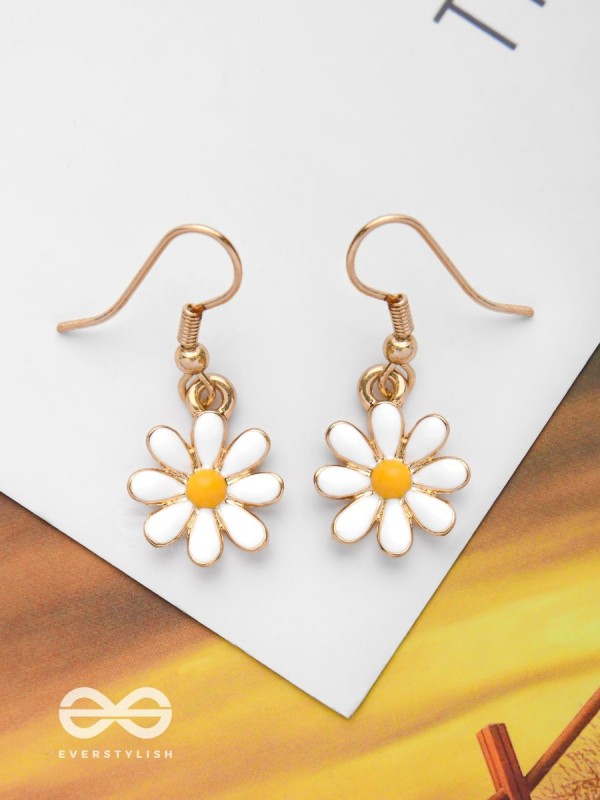 LITTLE DAISY DROPS - GOLDEN EMAMELLED EARRINGS