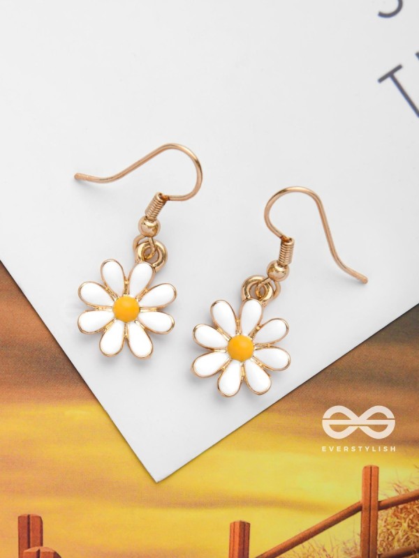 LITTLE DAISY DROPS - GOLDEN EMAMELLED EARRINGS