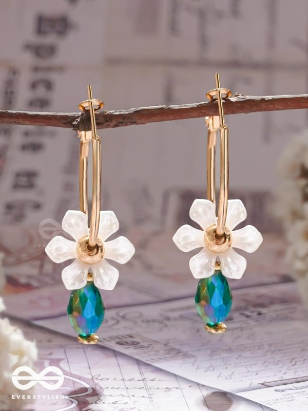 ENCHANTING FLOWERS - GOLDEN HOOP EARRINGS