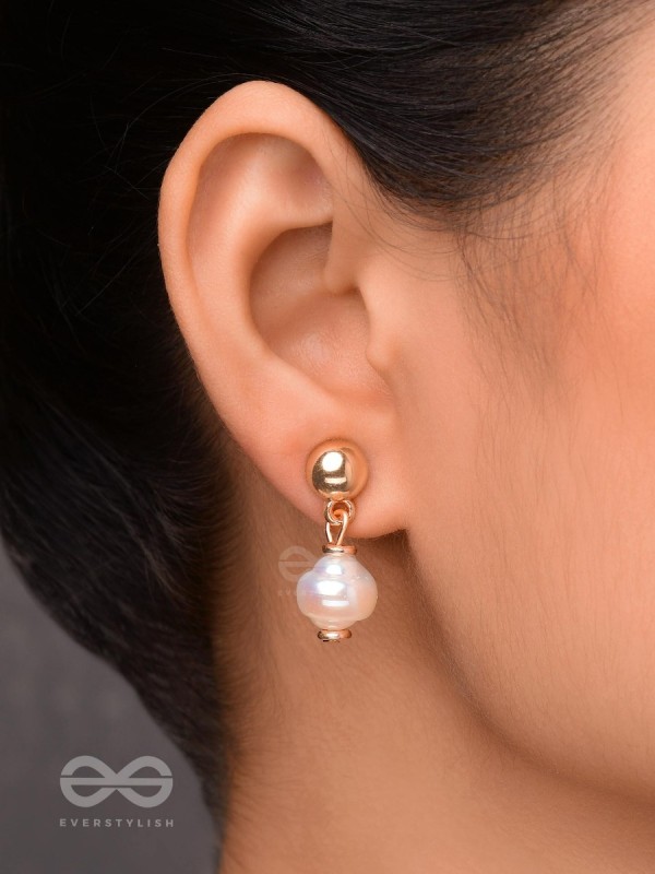THE MOONBEAM PEARLS - GOLDEN EMBELLISHED EARRINGS