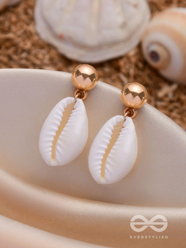 SHELL ME ABOUT IT - GOLDEN EMBELLISHED EARRINGS