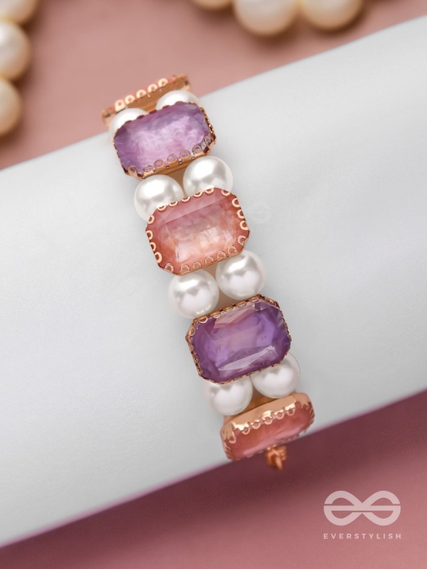 Paradise Haze - Golden Embellished Pearl Bracelet