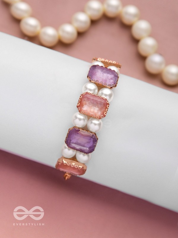 Paradise Haze - Golden Embellished Pearl Bracelet