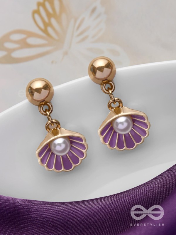 THE OCEANIC BEAUTY - GOLDEN EMBELLISHED EARRINGS