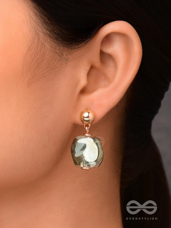 SMOKEY ELEGANCE - GOLDEN EMBELLISHED EARRINGS