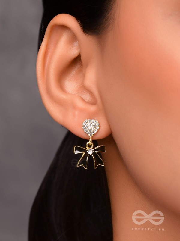 BOW TO THE NIGHT - GOLDEN AND BLACK EMBELLISHED EARRINGS