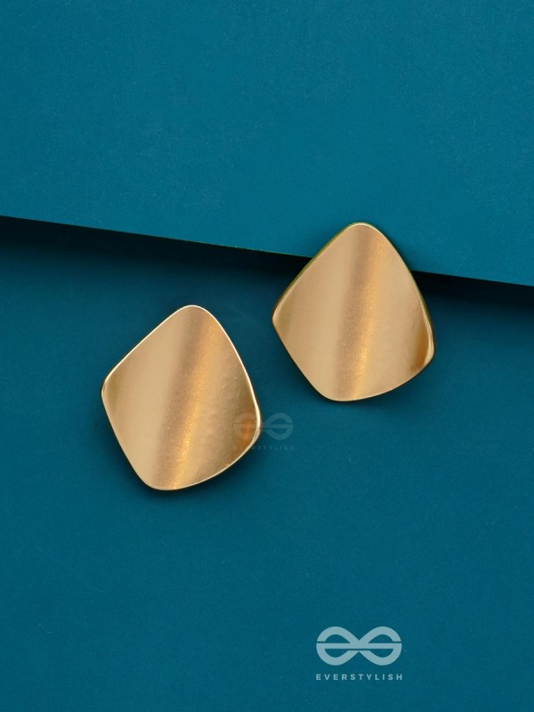 ARCHED AURA - GOLDEN STUD EARRINGS