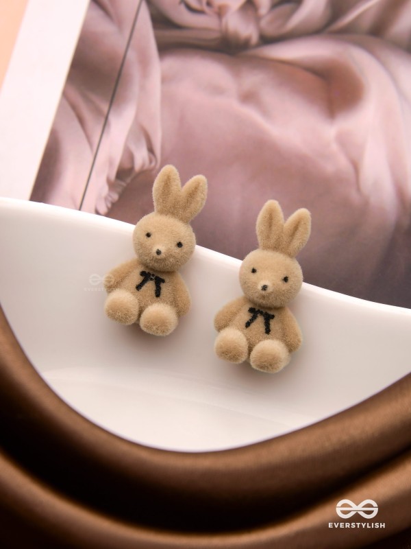 MY FLUFFY BUNNY - VELVET STUD EARRINGS