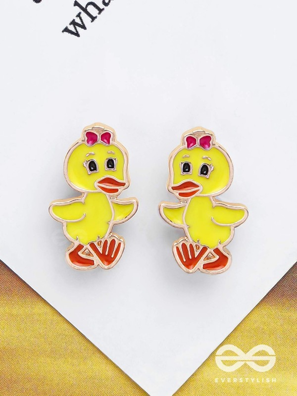 THE TWEETY PIE - GOLDEN EMBELLISHED STUD EARRINGS