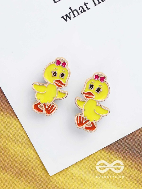 THE TWEETY PIE - GOLDEN EMBELLISHED STUD EARRINGS