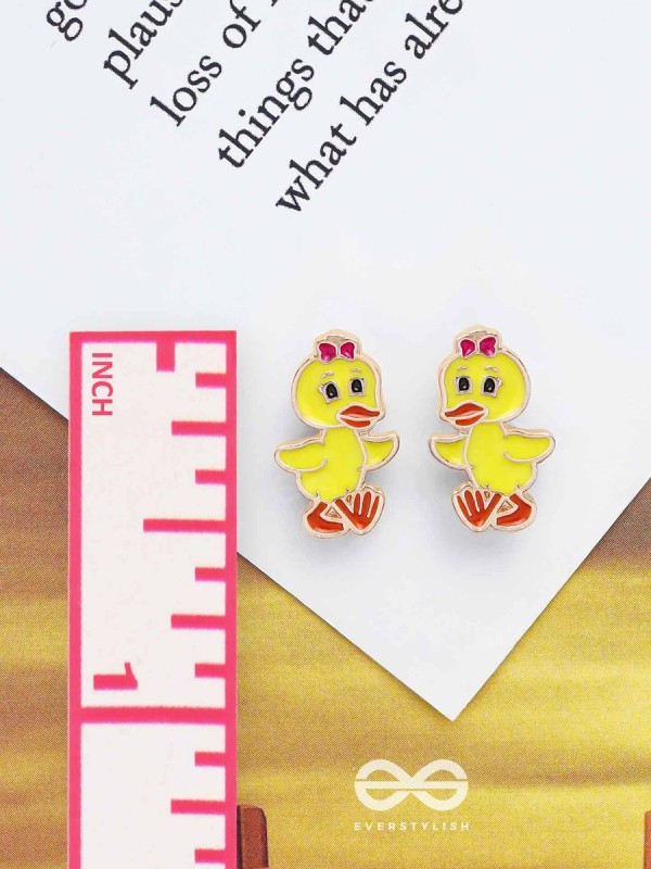 THE TWEETY PIE - GOLDEN EMBELLISHED STUD EARRINGS